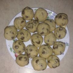 A picture of Chocolate chip balls.
