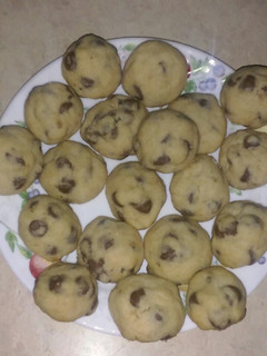 A picture of Chocolate chip balls.
