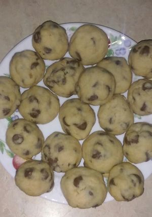 A picture of Chocolate chip balls.