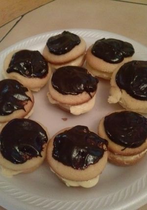 A picture of Boston Cream Mini's.