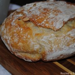 A picture of Country bread.