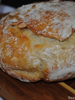 A picture of Country bread.
