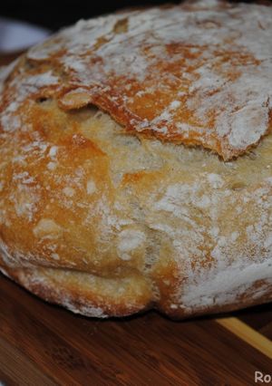 A picture of Country bread.