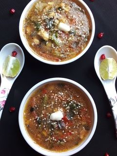 চিকেন ভেজিটেবল স্যুপ (chicken vegetable soup recipe in Bengali) রেসিপির প্রধান ছবি