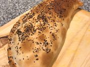 Una foto de calzone de atun