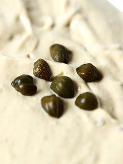 Una foto de Salsa Tonnata moderna