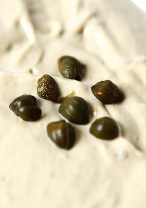 Una foto de Salsa Tonnata moderna