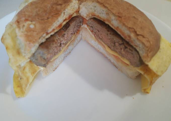 Hamburguesa con queso y huevo