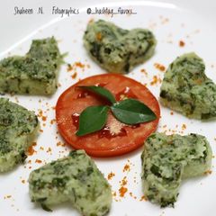 A picture of Methi & sprouted moong dal dhokla.