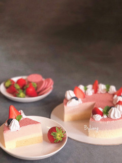 A picture of 🍓 Strawberry Mousse CAKE.