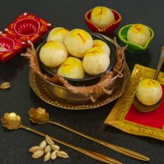 A picture of Coconut Milk Laddu/Laddoo.