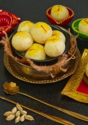 A picture of Coconut Milk Laddu/Laddoo.