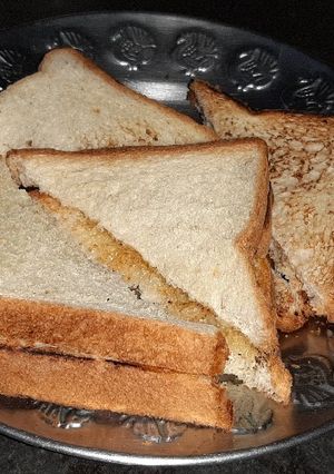 ব্রেড জ্যাম টোস্ট (bread jam toast recipe in Bengali) রেসিপির প্রধান ছবি