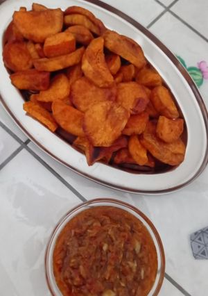 Une photo de Patate douce frit et sa petite sauce