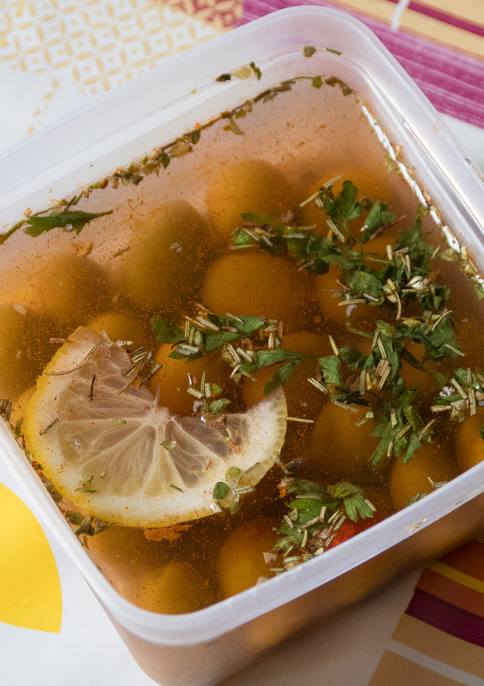 Una foto de Aceitunas caseras aliñadas