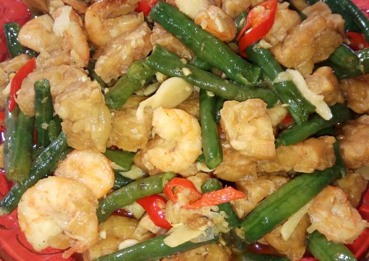 Tumis udang, kacang panjang campur tempe