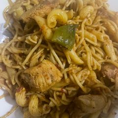 A picture of Spicy chicken macaroni spaghetti.