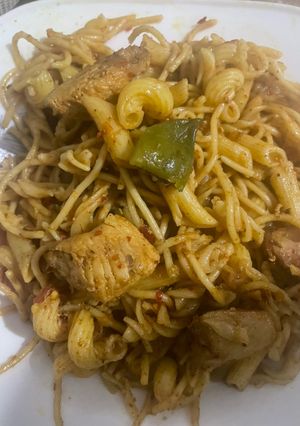 A picture of Spicy chicken macaroni spaghetti.