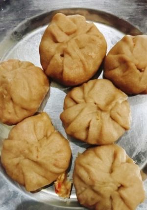 मोमोज (momos in recipe Hindi) रेसिपी मुख्य फोटो