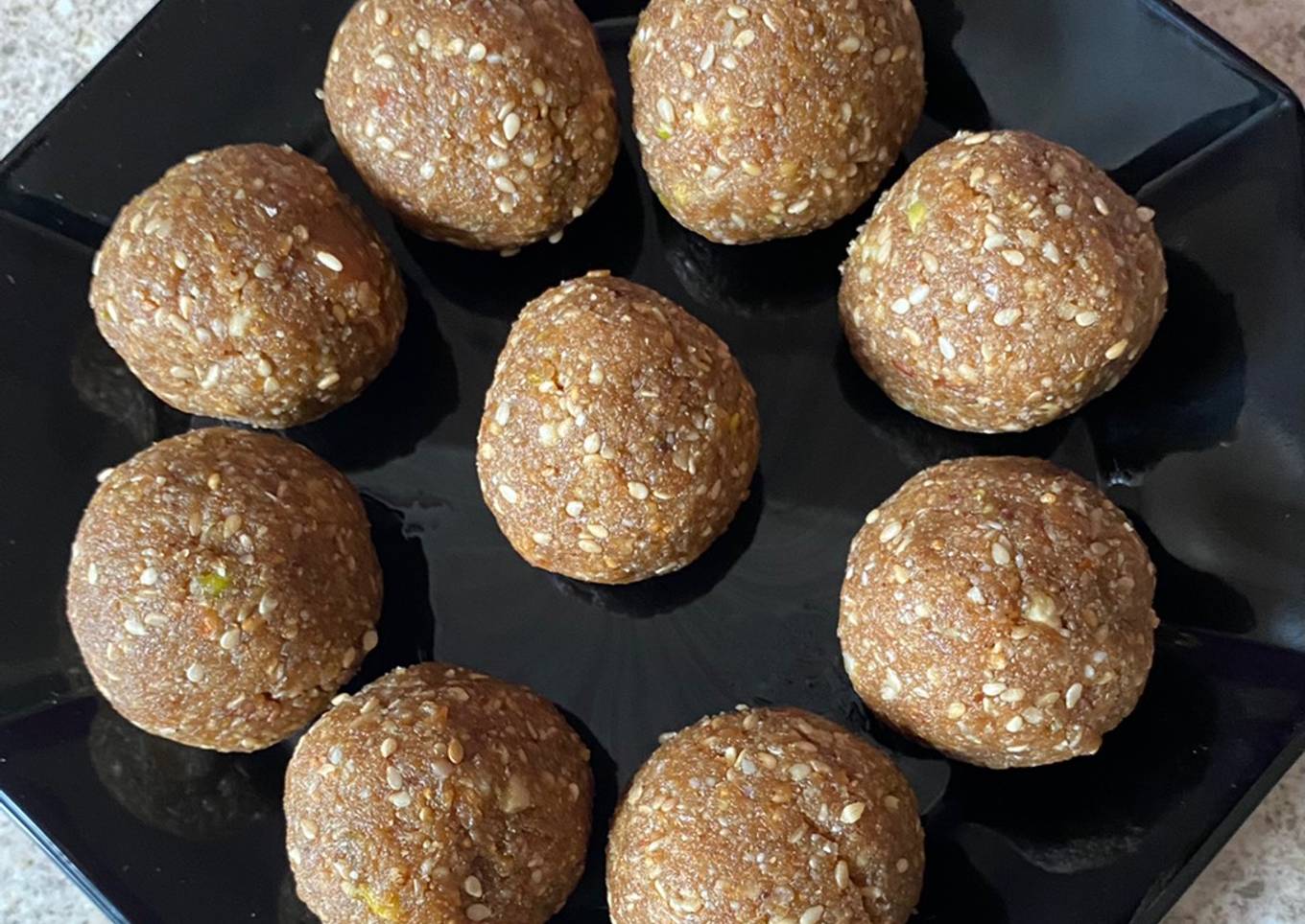 Figs and sesame healthy bites