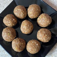 A picture of Figs and sesame healthy bites.
