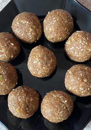 A picture of Figs and sesame healthy bites.