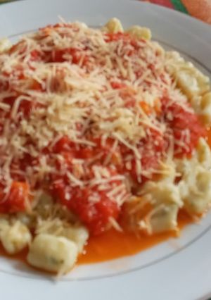 Una foto de Ñoquis rellenos de mozzarella