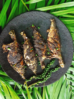 பச்சை மிளகு 🐟 மீன் வருவல்(pepper fish fry recipe in tamil) செய்முறை முக்கிய புகைப்படம்