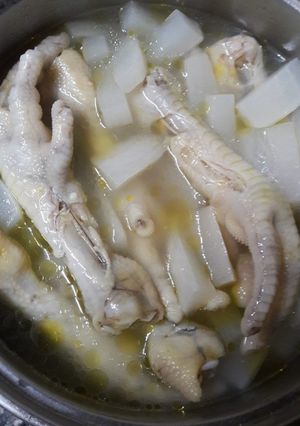Hình của món Gà hầm củ cải.