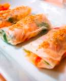 Obleas de arroz rellenas de atún, berberechos, verduras y mayonesa de piparras