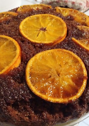 Una foto de Torta de chocolate y naranja invertida