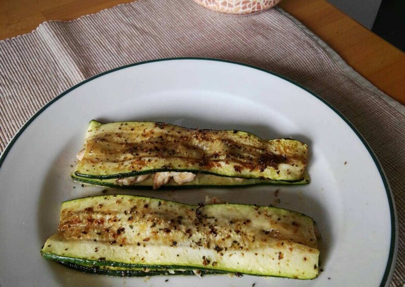 Calabacín relleno de pollo y queso