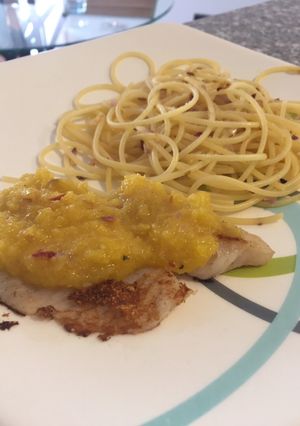 Una foto de Tilapia con salsa de mango