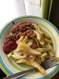 Una foto de Carne de soya con papas fritas