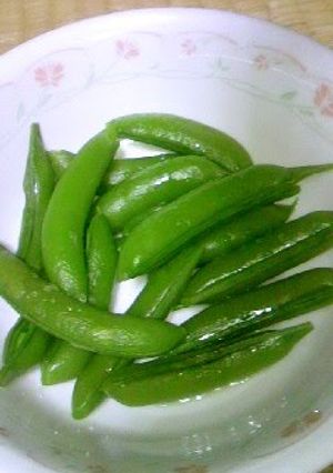 A picture of Boiled Sugar Snap Peas in the Microwave.