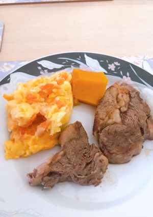 Hình của món Scotch Fillet ăn kèm Mashed potatoes,pumkin (khoai tây và bí ngô nghiền).
