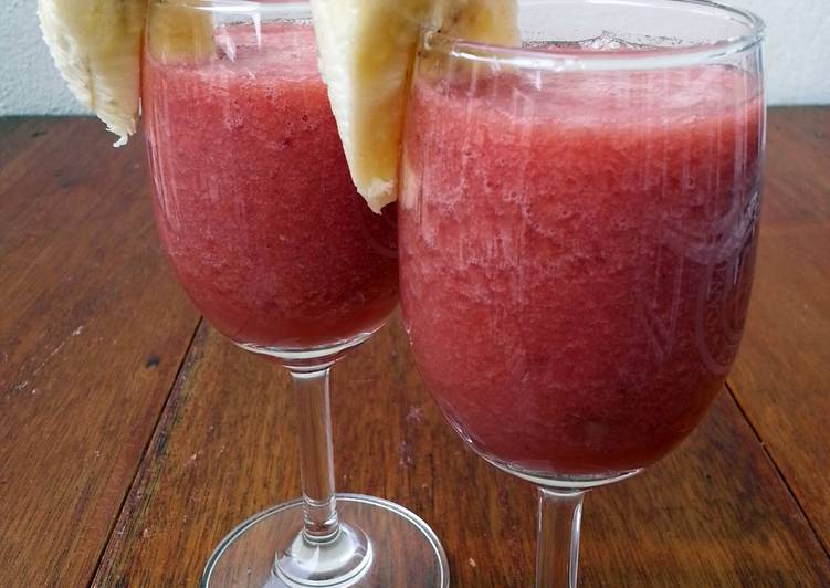 Steps to Make Award-winning Watermelon And Banana  Smoothies