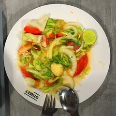 A picture of Thai Calamari Salad with Vermicelli.