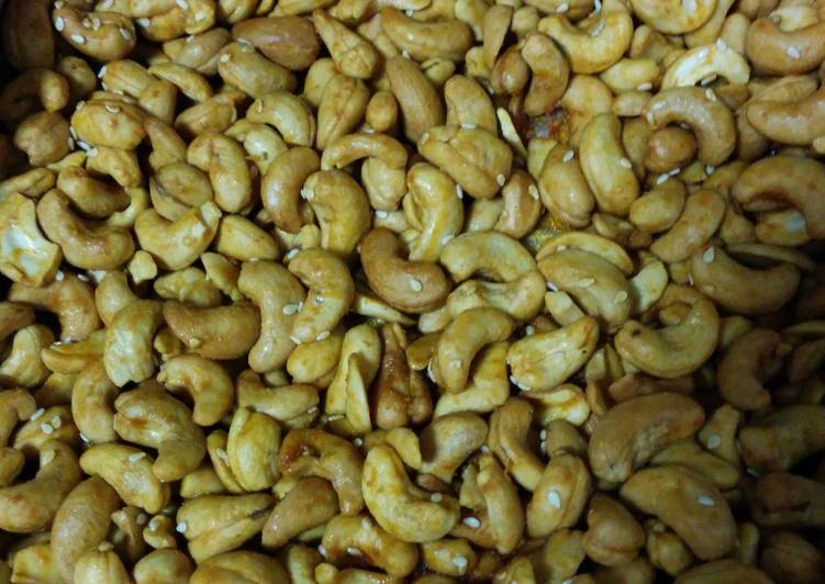 Easiest Way to Prepare Honey/Sriracha Roasted Cashews