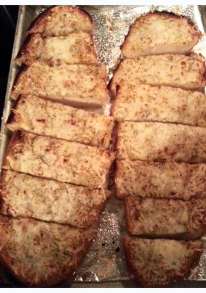 A picture of Tinklee's Cheesy Bread.
