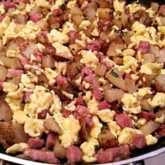 A picture of Finlanders Breakfast Skillet.