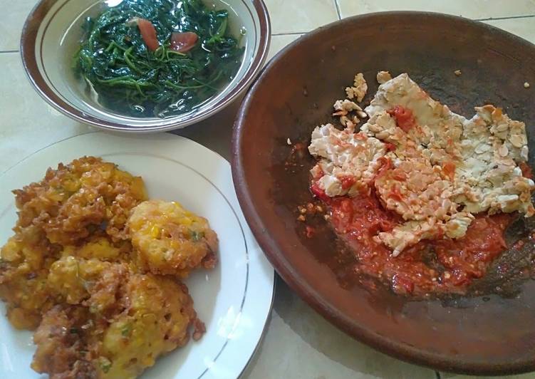 Sayur bayam kunci,bakwan kriuk with tempe penyet
