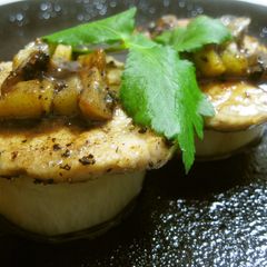 A picture of Simmered Daikon Radish and Grilled Kiwi-Marinated Pork.