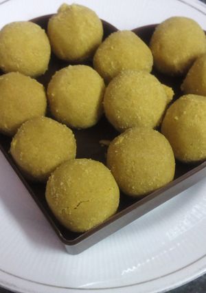 A picture of Besan Laddu (gram flour or chickpeak flour sugar balls).