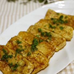 A picture of Firm Tofu Steak Seasoned with Black Pepper.