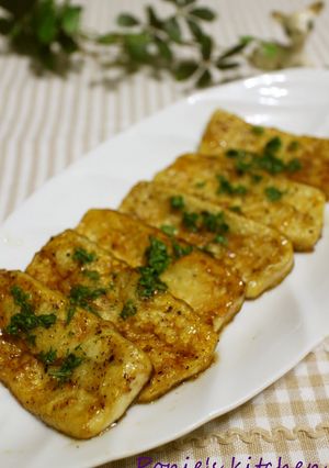 A picture of Firm Tofu Steak Seasoned with Black Pepper.