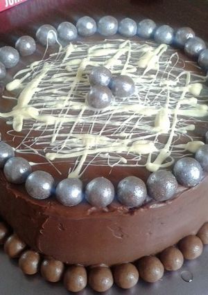 A picture of Delicious chocolate cake.