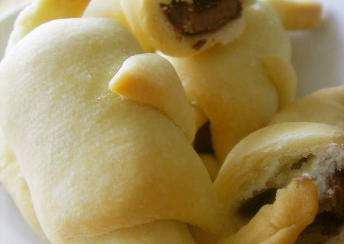 Simple Chocolate Croissants with Pie Crust