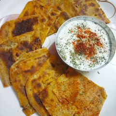A picture of Namak Mirchi ka paratha.