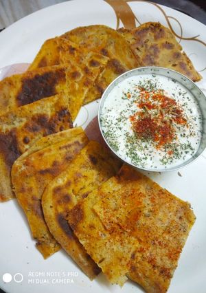 A picture of Namak Mirchi ka paratha.